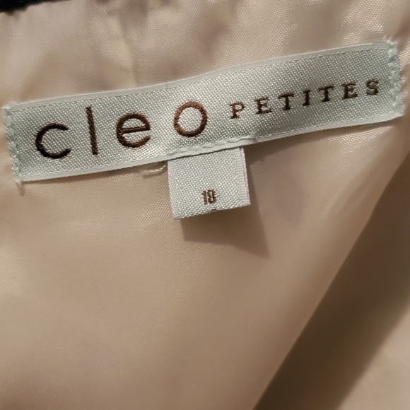 Black and White Lace Pattern Dress - Picture 4 of 4